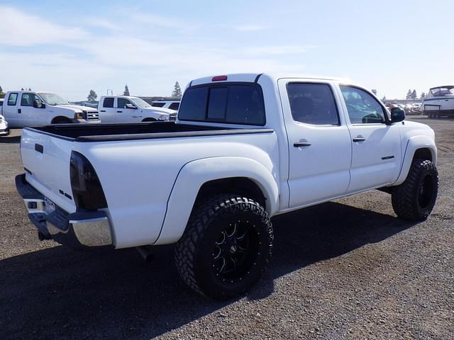 Image of Toyota Tacoma equipment image 2