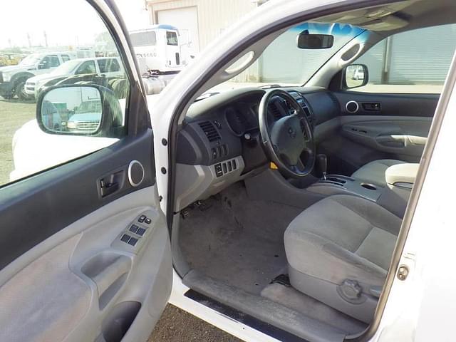 Image of Toyota Tacoma equipment image 4