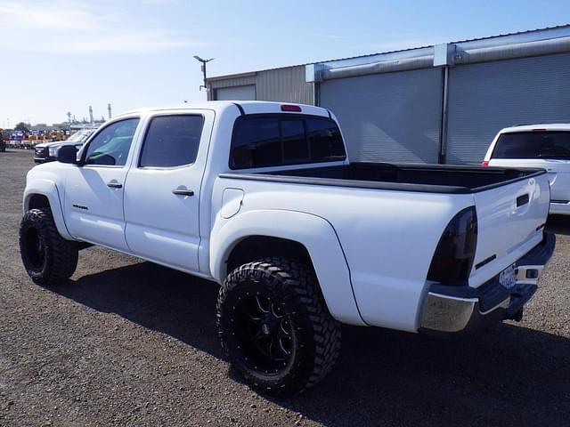 Image of Toyota Tacoma equipment image 3
