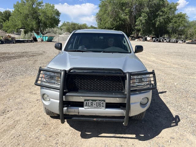 Image of Toyota Tacoma equipment image 1