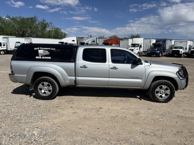 Image of Toyota Tacoma equipment image 3