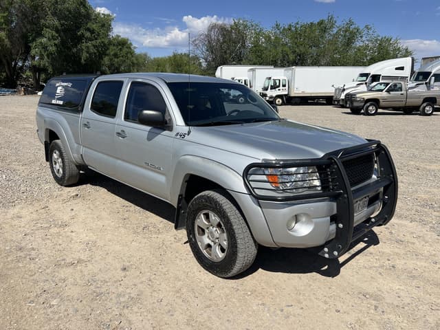 Image of Toyota Tacoma equipment image 2