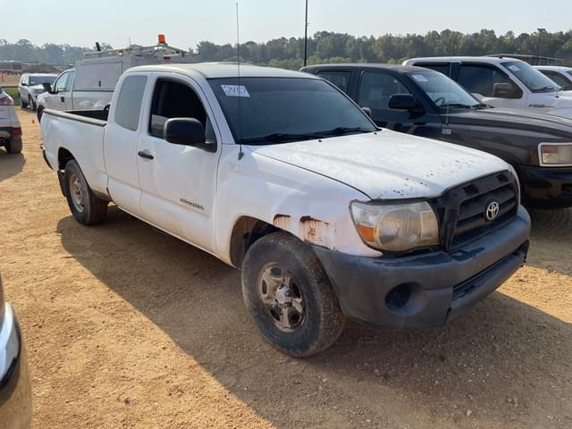 Image of Toyota Tacoma equipment image 4