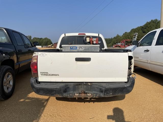 Image of Toyota Tacoma equipment image 2