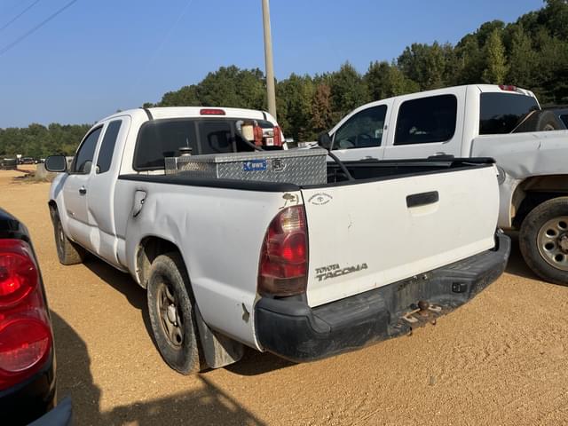 Image of Toyota Tacoma equipment image 1