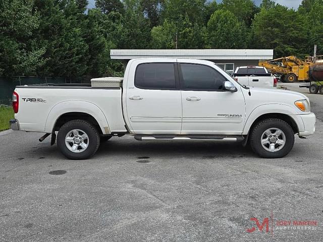 Image of Toyota Tundra SR5 equipment image 1