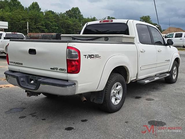 Image of Toyota Tundra SR5 equipment image 2