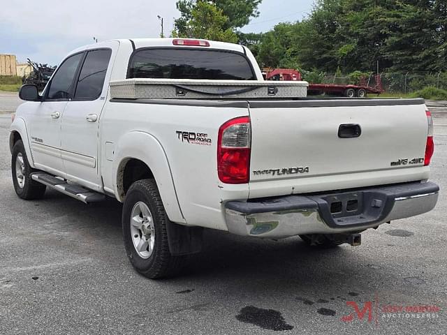 Image of Toyota Tundra SR5 equipment image 4