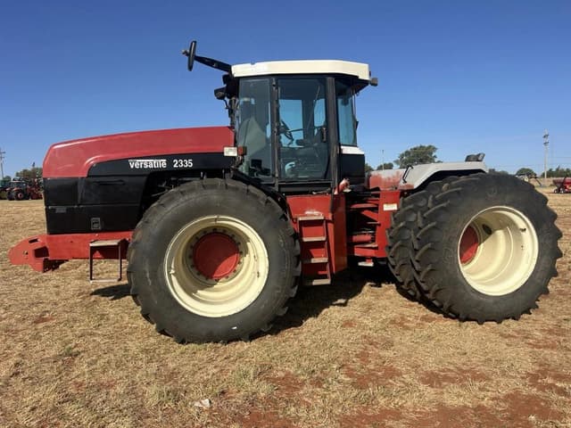 Image of Versatile 2335 equipment image 1