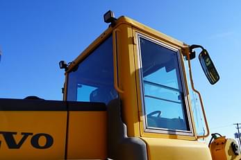 Main image Volvo L60E 61