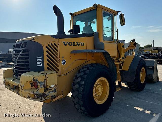 Image of Volvo L90E equipment image 4