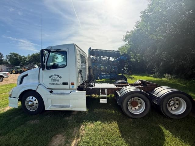 Image of Volvo VNL equipment image 3