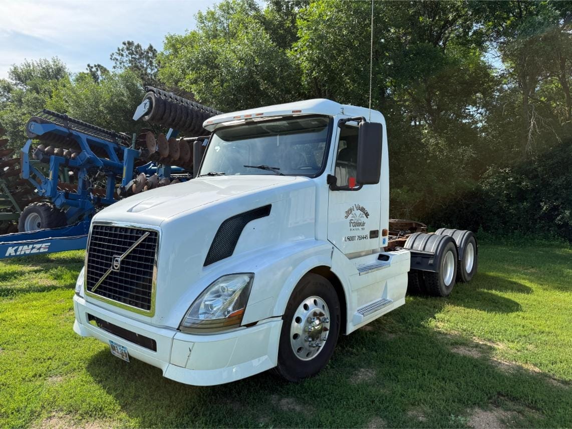 2006 Volvo VNL Equipment Image0