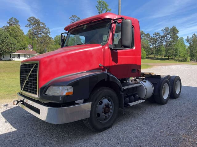 Image of Volvo VNM equipment image 2