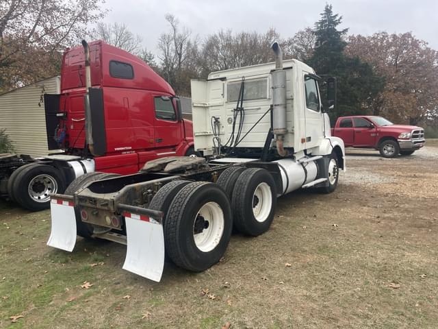 Image of Volvo VNL300 equipment image 2
