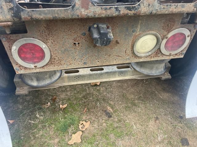 Image of Volvo VNL300 equipment image 4