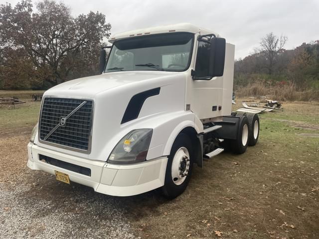 Image of Volvo VNL300 equipment image 1