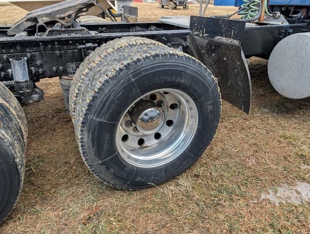 Image of Volvo VNL equipment image 4