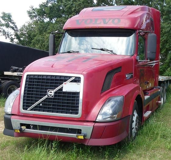 2006 Volvo VNL64T Equipment Image0