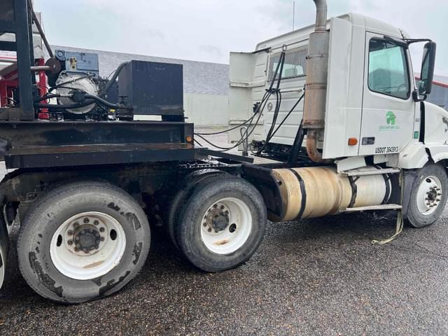 Image of Volvo VNL equipment image 4