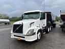 2006 Volvo VNL Image