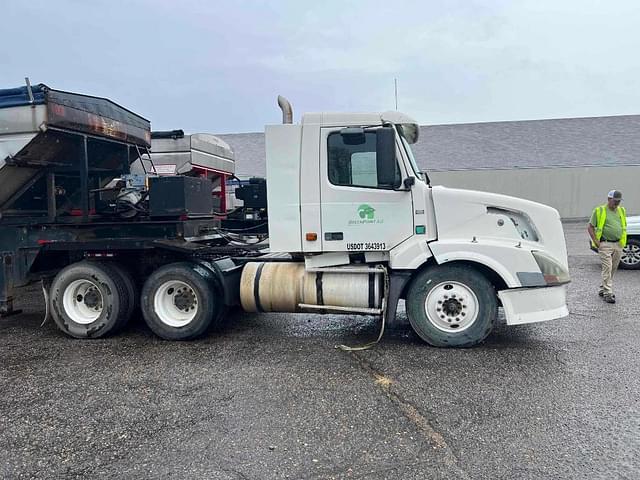 Image of Volvo VNL equipment image 3