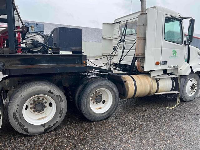 Image of Volvo VNL equipment image 4