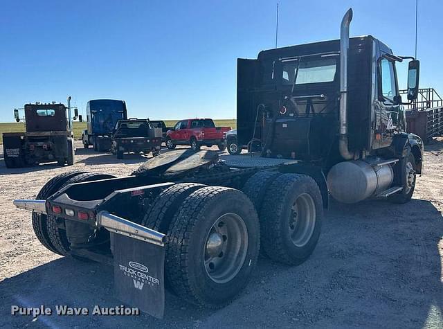 Image of Volvo VNL equipment image 4