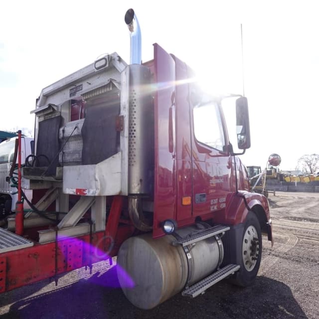 Image of Volvo VNL equipment image 3