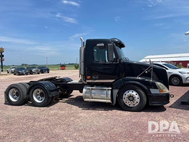 Image of Volvo VNL equipment image 4