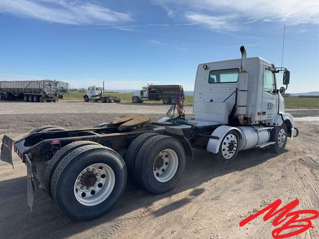 Image of Volvo VNL equipment image 4