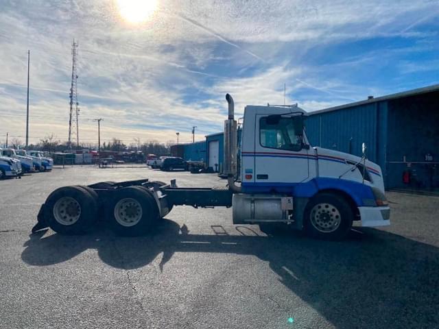 Image of Volvo VNL equipment image 3