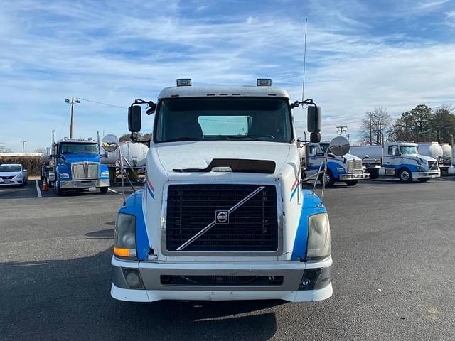 Image of Volvo VNL equipment image 1