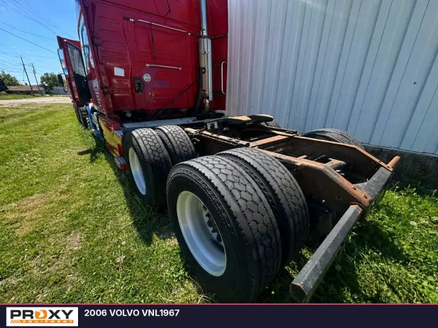 Image of Volvo VNL780 equipment image 1