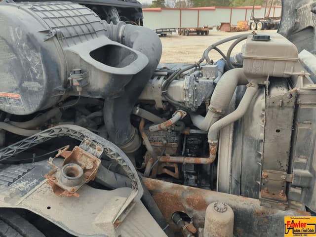 Image of Volvo VNL64T equipment image 4
