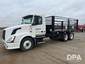 2006 Volvo VNL64T Image