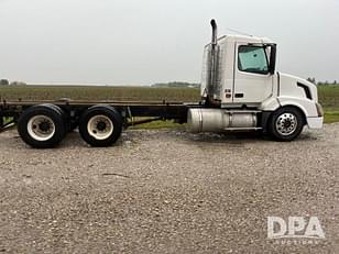 Main image Volvo VNL64T 10