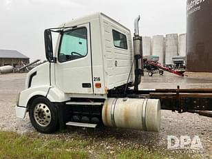 Main image Volvo VNL64T 21