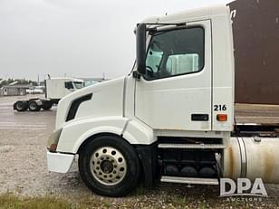 Main image Volvo VNL64T 22