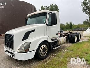 Main image Volvo VNL64T 24