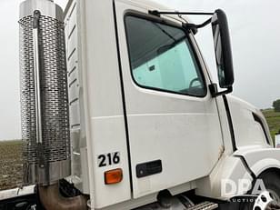 Main image Volvo VNL64T 43