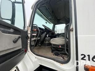 Main image Volvo VNL64T 58