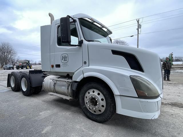 Image of Volvo VNL64T300 equipment image 3