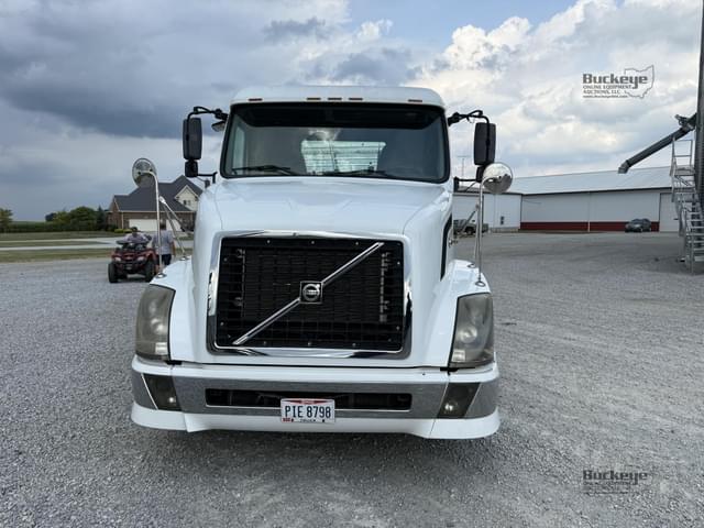Image of Volvo VNL64T300 equipment image 1