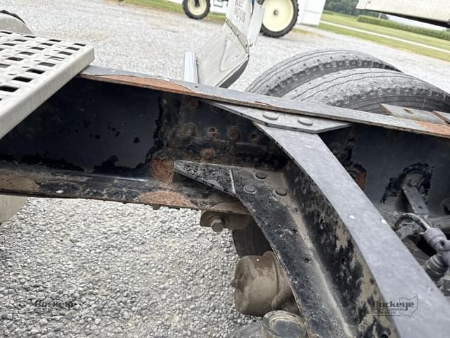 Image of Volvo VNL64T300 equipment image 4