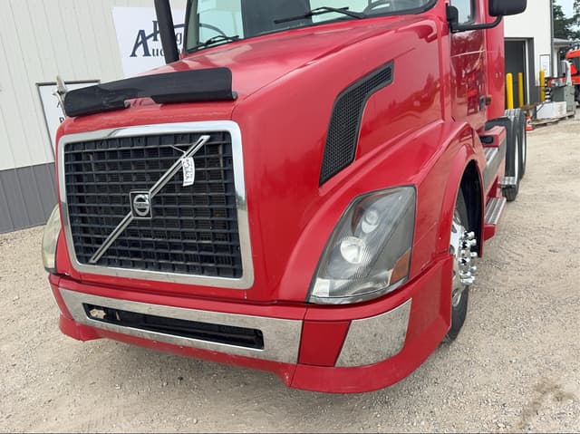 Image of Volvo VNL64T300 equipment image 1