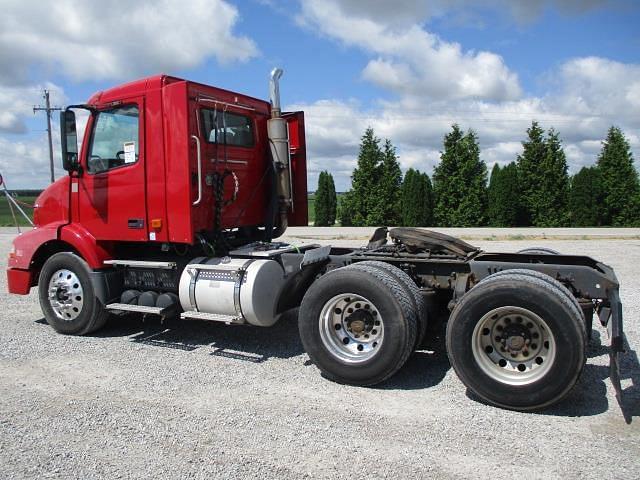 Image of Volvo VNL64T300 equipment image 4