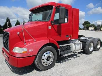 2006 Volvo VNL64T300 Equipment Image0