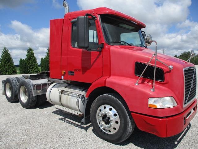 Image of Volvo VNL64T300 equipment image 1