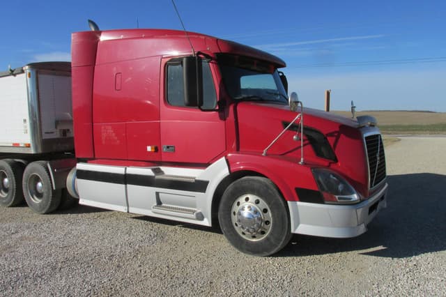 Image of Volvo VNL64T300 equipment image 3